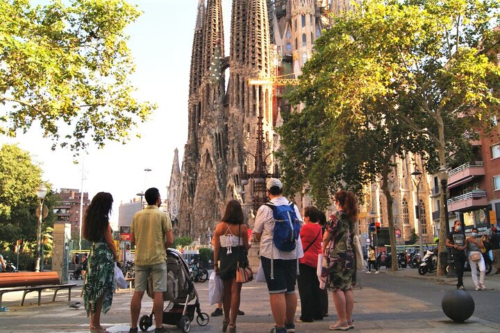 Barcelona: Sagrada Familia Fast Track Tour med Tower Option