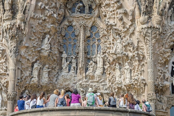 Barcelona: Sagrada Familia Fast Track Tour med Tower Option