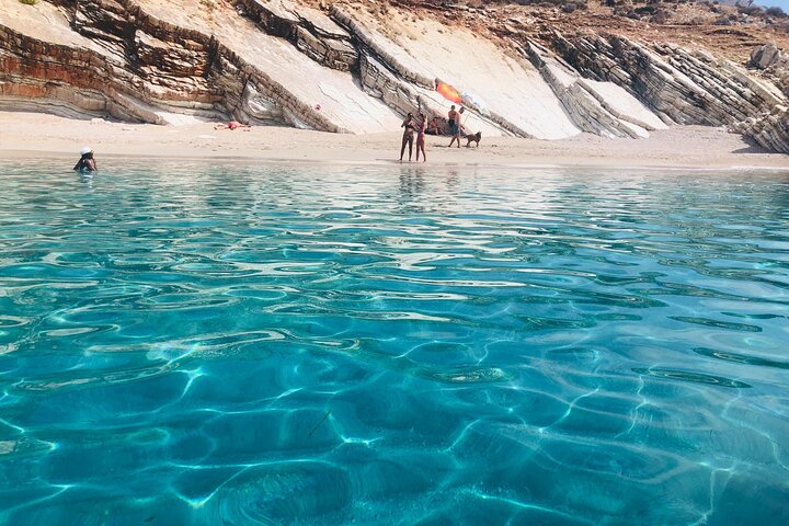 Sarandë : Excursion en bateau en petit groupe avec arrêts baignade, boissons et parasols