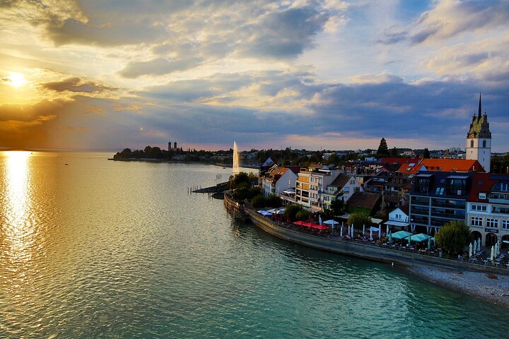 Recorrido privado por la ciudad de Friedrichshafen con cata de vinos
