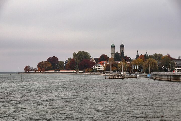 Recorrido privado por la ciudad de Friedrichshafen con cata de vinos