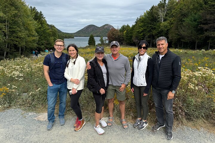 Selbstgeführte E-Bike-Touren auf den Kutschstraßen des Acadia-Nationalparks