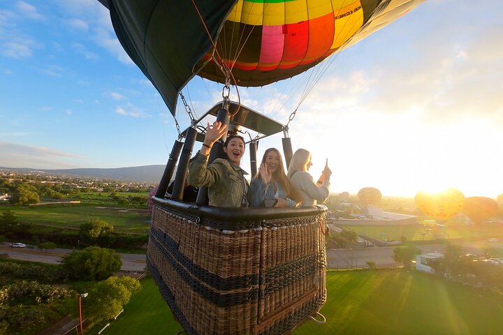 Heißluftballonfahrt über Teotihuacan + Abholung + Frühstück in einer Höhle