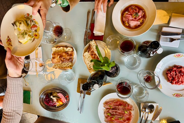 Proef Barolo en Barbaresco met een Sommelier. Wijntour door Piemonte