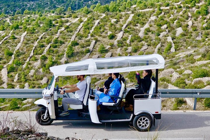Hvar Lavenderfelt, Stenbyer og naturskjønne utsikter av eTuk Tuk