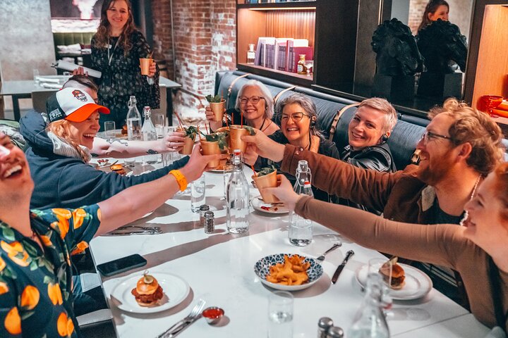 Louisville Legends: tour gastronomico e storico di 3 ore a Whiskey Row