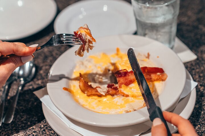 Louisville Legends: tour gastronomico e storico di 3 ore a Whiskey Row