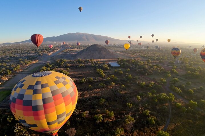 Heißluftballonfahrt über Teotihuacan + Abholung + Frühstück in einer Höhle