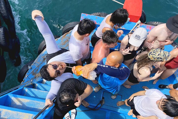 Coral Reef Snorkeling en Floating Bar Party vanuit Nha Trang