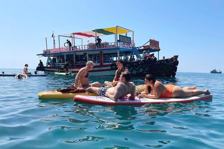 Coral Reef Snorkeling en Floating Bar Party vanuit Nha Trang