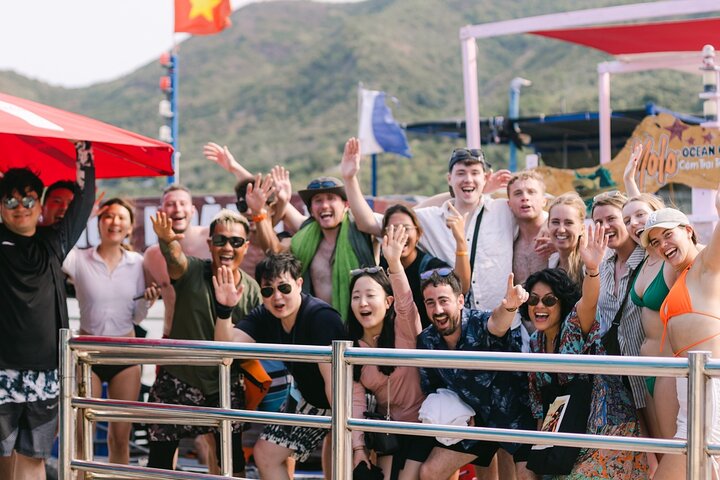 Coral Reef Snorkeling en Floating Bar Party vanuit Nha Trang