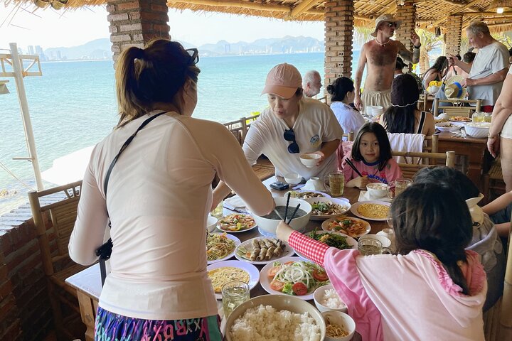 Coral Reef Snorkeling en Floating Bar Party vanuit Nha Trang