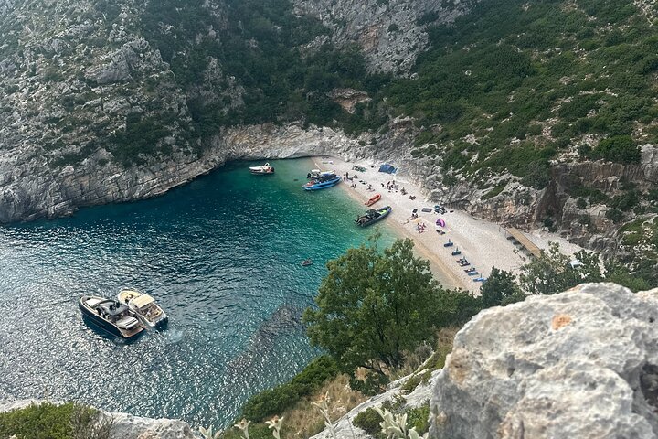 Activiteiten in de omgeving van Secret Blue Gem Cave & Grama Bay Boat Tours