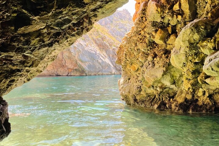 Activiteiten in de omgeving van Secret Blue Gem Cave & Grama Bay Boat Tours