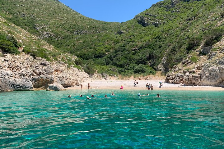 Activiteiten in de omgeving van Secret Blue Gem Cave & Grama Bay Boat Tours