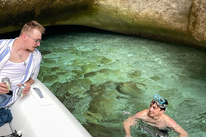 Activiteiten in de omgeving van Secret Blue Gem Cave & Grama Bay Boat Tours