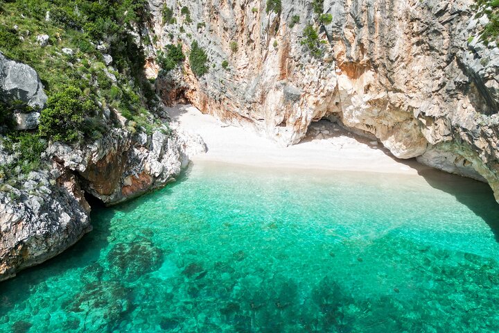 Activiteiten in de omgeving van Secret Blue Gem Cave & Grama Bay Boat Tours