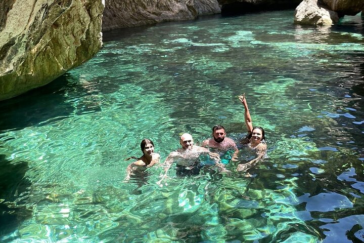 Activiteiten in de omgeving van Secret Blue Gem Cave & Grama Bay Boat Tours