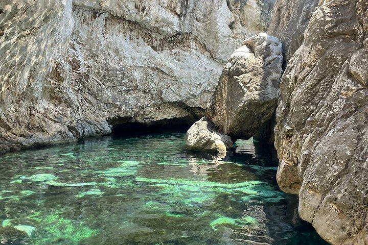 Activiteiten in de omgeving van Secret Blue Gem Cave & Grama Bay Boat Tours