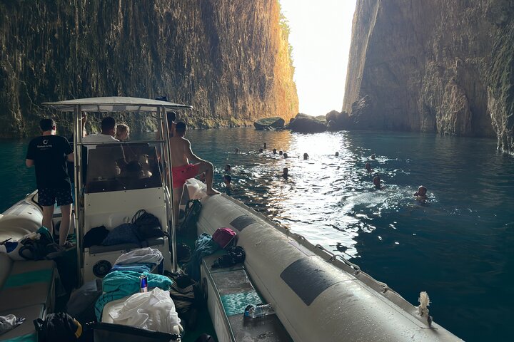 Activiteiten in de omgeving van Secret Blue Gem Cave & Grama Bay Boat Tours