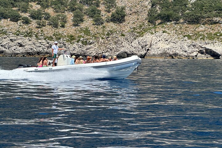 Activiteiten in de omgeving van Secret Blue Gem Cave & Grama Bay Boat Tours