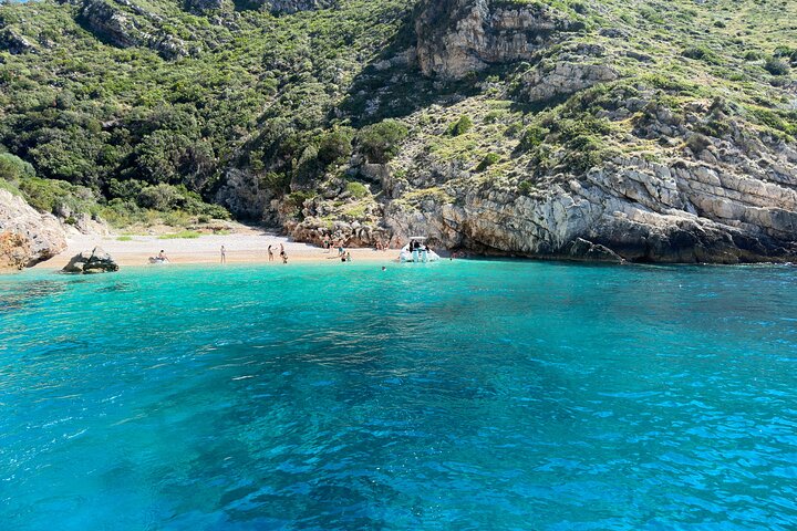 Activiteiten in de omgeving van Secret Blue Gem Cave & Grama Bay Boat Tours