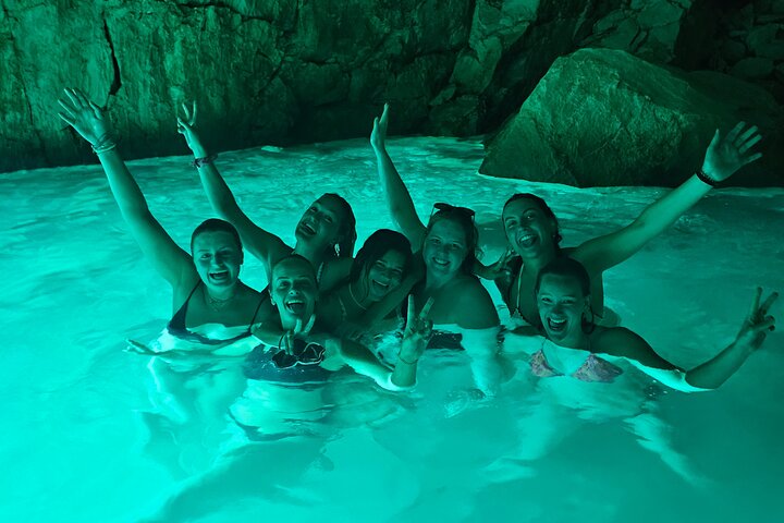 Activiteiten in de omgeving van Secret Blue Gem Cave & Grama Bay Boat Tours