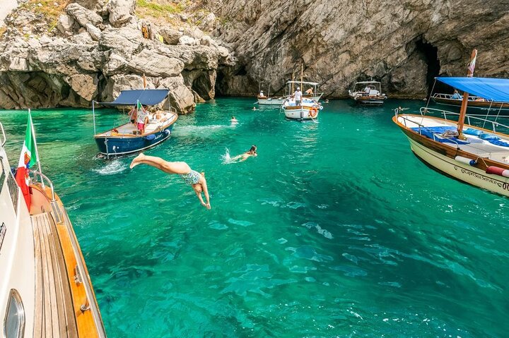 Desde Sorrento: Capri y Tour opcional en barco a la Gruta Azul