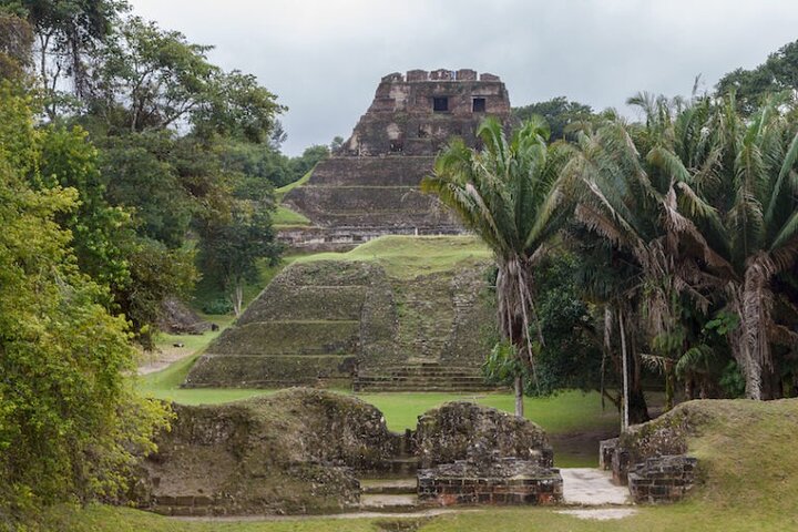 Tuyauterie de grotte privée et Xunantunich (ruines mayas) De Placencia