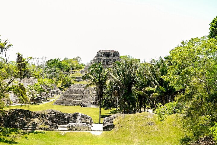Tuyauterie de grotte privée et Xunantunich (ruines mayas) De Placencia