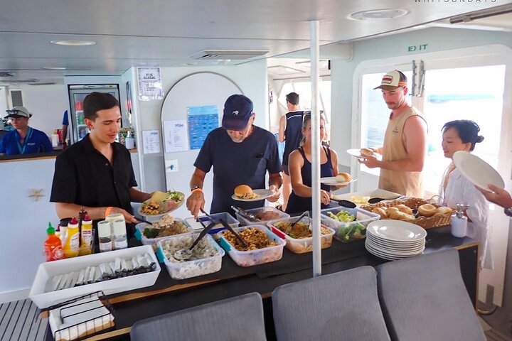 Snorkel & Whitehaven Beach Eco Cruise, Lunch | Från Airlie Beach