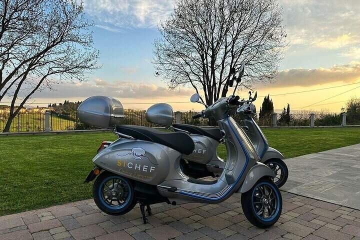 Chianti - Kjør inn i Toscanas solnedgang: Vespa-tur med middag