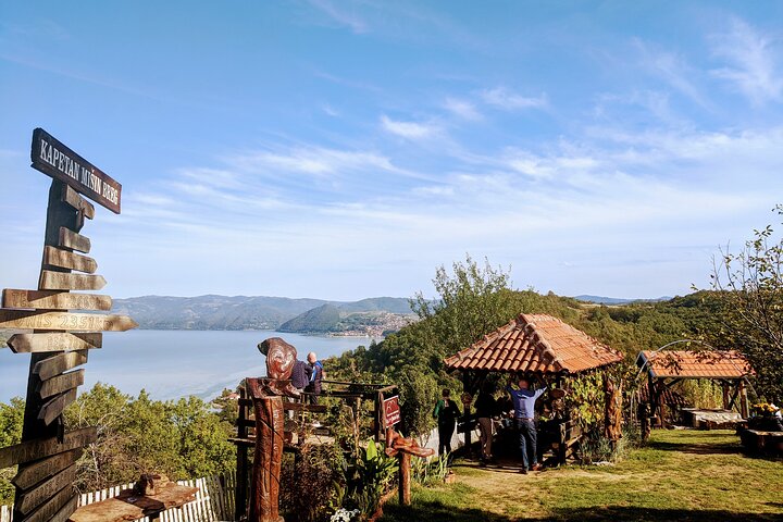 Langs Donau: Golubac Fortress & Iron Gate Gorge dagstur fra Beograd