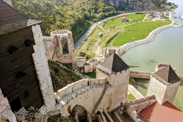 Langs Donau: Golubac Fortress & Iron Gate Gorge dagstur fra Beograd
