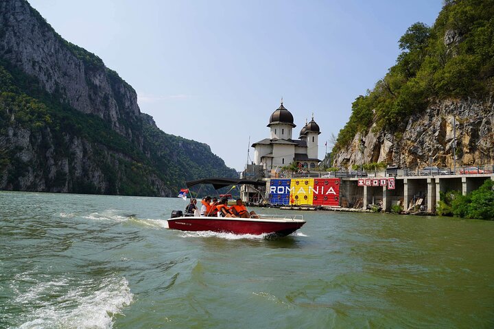 Langs Donau: Golubac Fortress & Iron Gate Gorge dagstur fra Beograd
