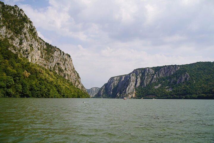 Langs Donau: Golubac Fortress & Iron Gate Gorge dagstur fra Beograd