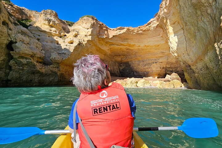 Benagil : grotte, spiagge e luoghi segreti Tour guidato in kayak