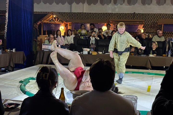 Närbild Sumo Experience på Ochi Stable: Wear Kimono in Stockholm