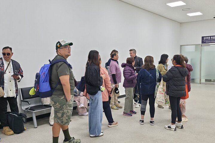 Passeio privado de um dia a leste, sul e oeste de todas as áreas da ilha de Jeju