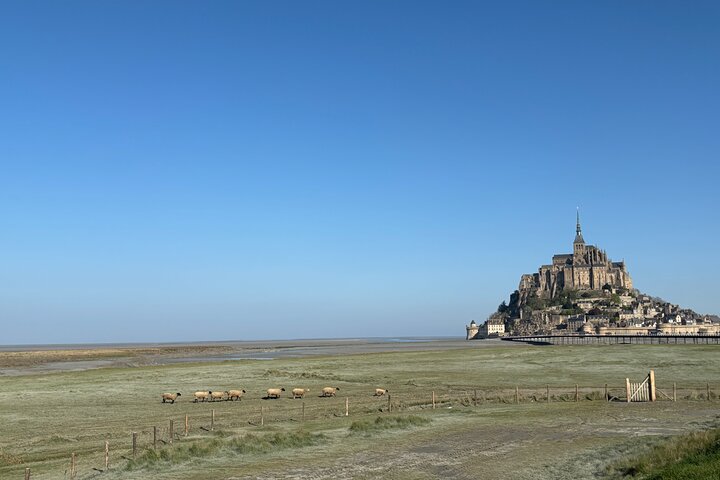 Een begeleide wandeltocht van 2 uur door het dorp Mont Saint Michel.
