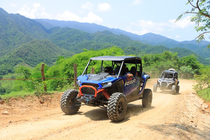 Tour privado en Cuatrimoto con cascada y degustación de Tequila