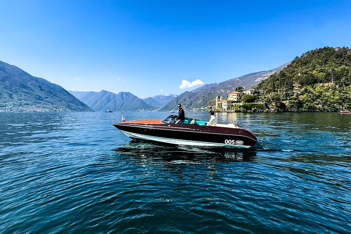 1H - 4H Tour Privado en Barco por el Lago de Como 6 pax