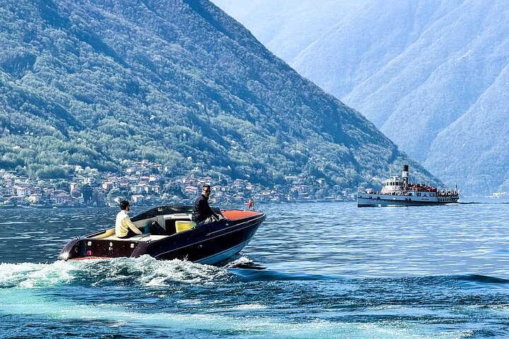 1H - 4H Tour Privado en Barco por el Lago de Como 6 pax