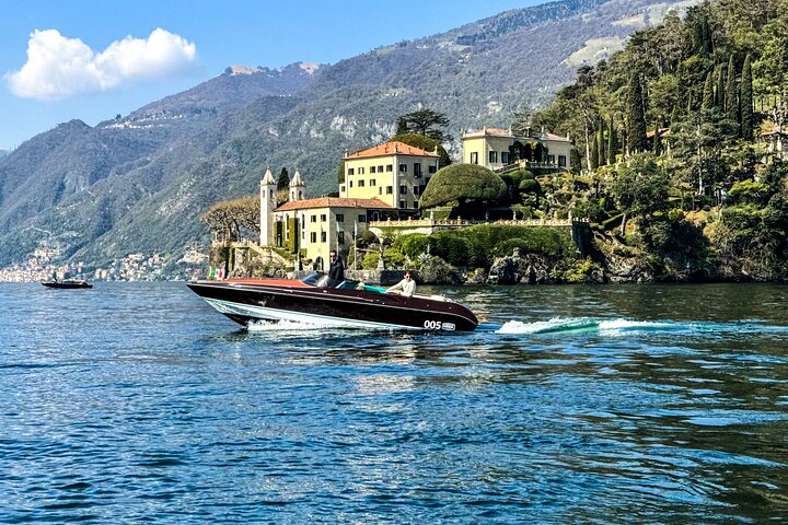 1H - 4H Tour Privado en Barco por el Lago de Como 6 pax