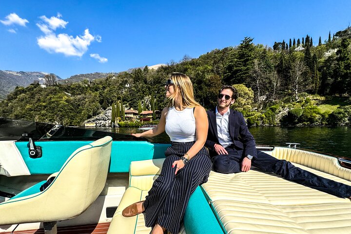 1H - 4H Tour Privado en Barco por el Lago de Como 6 pax