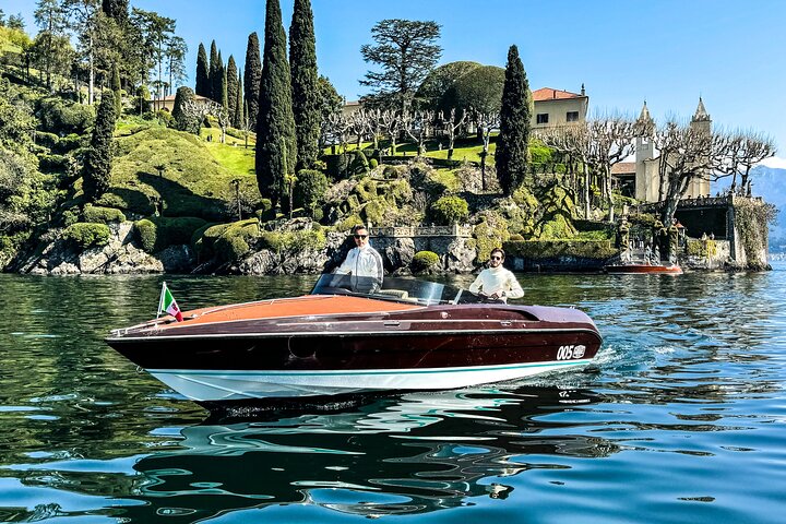 1H - 4H Tour Privado en Barco por el Lago de Como 6 pax