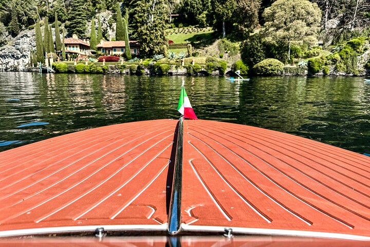1H - 4H Tour Privado en Barco por el Lago de Como 6 pax