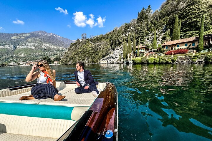 1H - 4H Tour Privado en Barco por el Lago de Como 6 pax