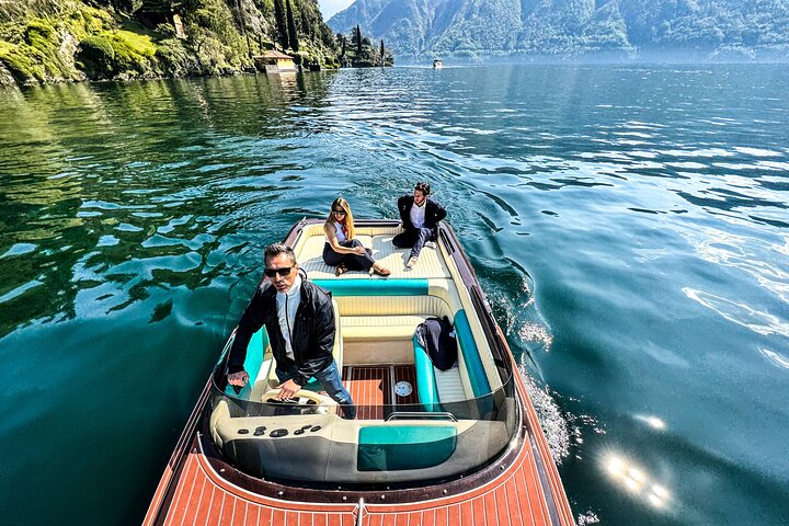 1H - 4H Tour Privado en Barco por el Lago de Como 6 pax