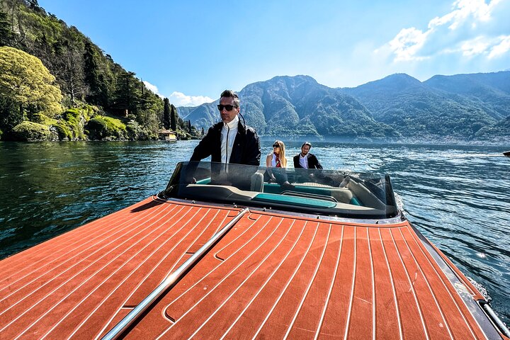 1H - 4H Tour Privado en Barco por el Lago de Como 6 pax